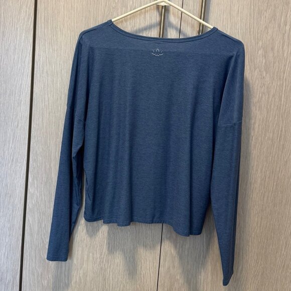Beyond Yoga “Morning Light” Pullover in Blue, Size Medium - Picture 2 of 6